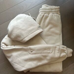 Comfrt Women’s Cream Oversized Hoodie & Jogger Set